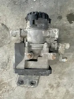 Vanne de modulateur de frein EBS Scania P380 2009-2012 OEM 1879275
