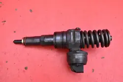 Ruiskutuspumppu OEM 038130073BN Skoda Octavia II:lle