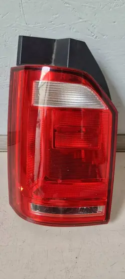 VW Transporter T6 15 - Luz Trasera Izquierda