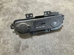 Puerto USB OEM 1005060875 para Kia Sportage (SL) 2013