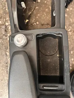 Keskikonsoli käsinoja Mercedes C-luokka W204 OEM TUNEL W204
