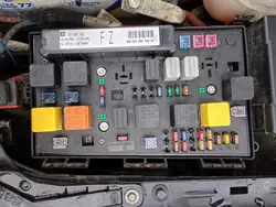 Opel Astra H säkringslåda OEM MM-0203-29 1.7 CDTI