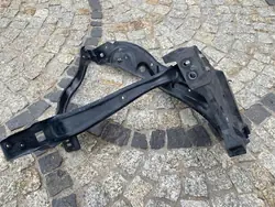 Cadre de phare gauche Mercedes 212 E-Class 2126204600
