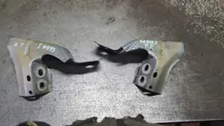 SKODA FABIA I VW POLO 9N - Vänster främre skärmhållare