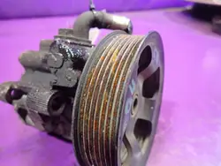 Bomba dirección asistida Toyota Avensis II T25 2.0 VVTi
