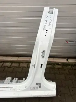 Tesla Model Y Keskipilari B Vasen OEM PPSW
