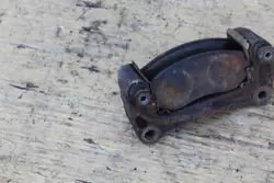 Support étrier frein droit avant OEM GD Subaru Impreza