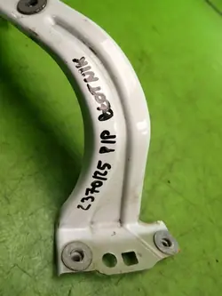 Oikea lokasuojan kiinnike OEM 1S0821114 VW UP!