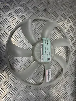 Tuulettimen siipi OEM 16361-38040 Lexus RC 350 RCF:lle