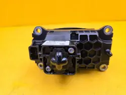 Lynk & Co 01 växelspaksknopp OEM 8890977823 - Begagnad