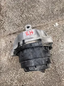 BMW Moottorin Kiinnike OEM 6860482 Oikea Puoli