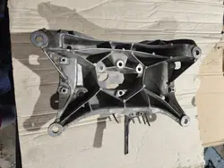 Soporte de Caja Audi OEM 4K0399262J - Usado