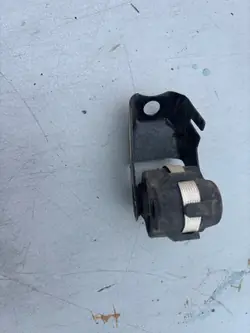 Pakoputken kiinnitys OEM 206513058R Renault 1.6L