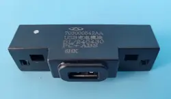 Puerto USB de carga Chery Omoda 5 OEM 703000542AA