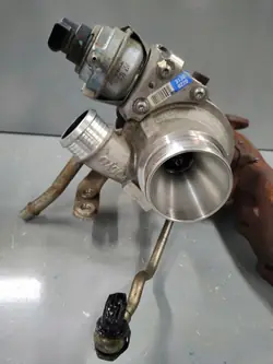 Volvo Turboahdin OEM 31380220 2.0-D D3 moottorille