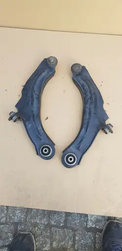 Braccio di Controllo Anteriore Sinistro o Destro RENAULT ZOE II 545042644R