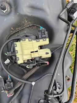 Réservoir & Pompe AdBlue Mercedes OEM A1664706001