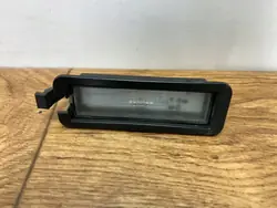 Luz de matrícula OEM 68462399AB Dodge Challenger