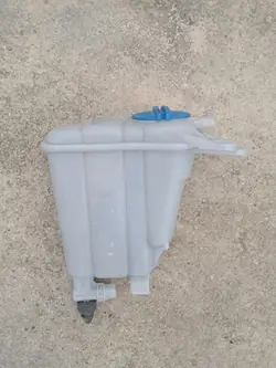Réservoir d'expansion Audi A4 B8 Lift 8K0121403AC