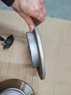 Toyota OEM jarrulevyt & palat takana 270mm