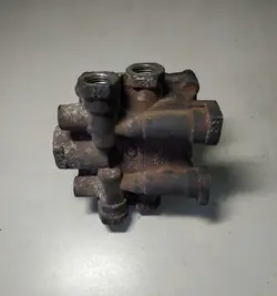 Volvo FH neljän piirin venttiili OEM 1234567 - Käytetty