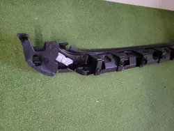 OEM L8B2-442A01-PIA takaluukun spoilerin liukulaite