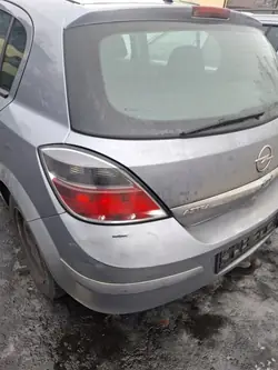 Vitre latérale porte arrière droit Opel Astra H 5D HB