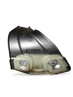 Suporte de para-lama dianteiro direito VW PASSAT B7 3AA821142