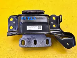 Audi Moottorin Kiinnike OEM 2Q0199555BC - Etu Käytetty