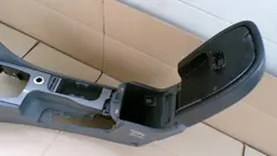 Ford Focus MK2 keskikäytävän käsinoja OEM 8M51A045M19