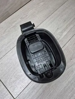 KIA X-CEED Polttoainesäiliön korkki OEM 69515-J7800 - Käytetty