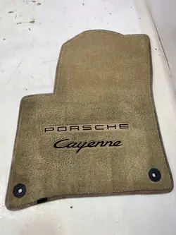 Tapete dianteiro esquerdo OEM 7P5 888.15X54G.325 Porsche Cayenne