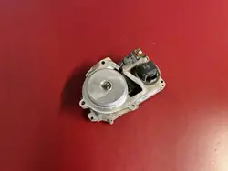 BMW Ohjausvahvistimen pumppu OEM 6876087 - Käytetty