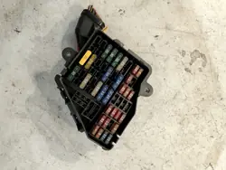 Caja de fusibles usada OEM Volkswagen Passat B5 - 44 chars
