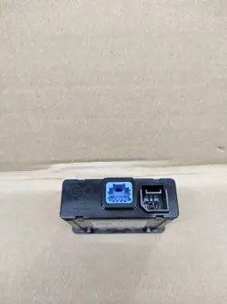 Prise USB AUX SD OEM 280237081R pour Renault