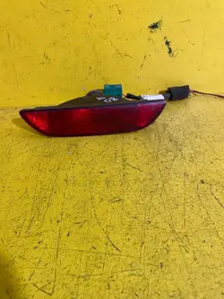 Nissan Note (E11) 2006 Para-choque Traseiro Halógeno