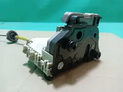 Höger framdörrslås AUDI A5 8K0839016C