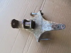 Etujousen kiinnike vasen OEM A9063250201 - Käytetty