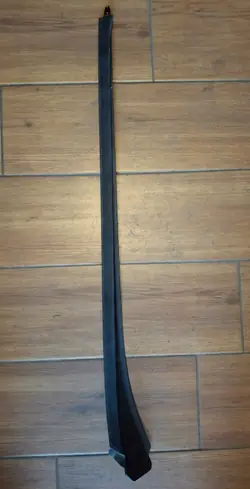 Mercedes W206 voor rechts raamafstrijker OEM A2066900200