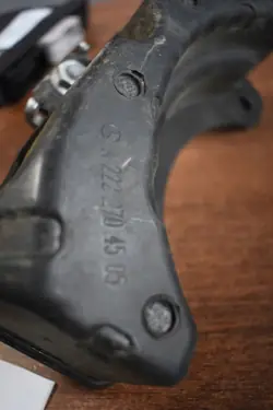 Värinänvaimennin OEM A2222704505 55 Mercedes W222/W223