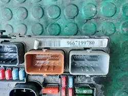 Caja de fusibles OEM 9667199780 para Citroen C3 2013