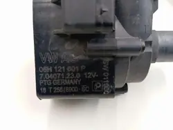 Pompe de circulation d'eau Audi OEM 06H121601P - Occasion