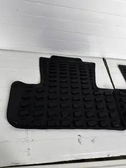 Tapis en Caoutchouc Arrière AUDI Q5 SQ5 I 8R 8R0061511 OEM