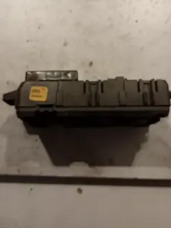 Caja Fusibles Relés Volvo V40 OEM 30807016 - Usado