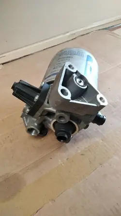 Wabco 9324000240 Lufttrockner für pneumatische Systeme
