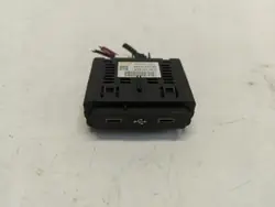 Renault USB-pistorasia OEM 284H38566R - Käytetty osa