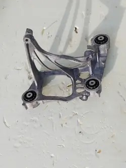 Tesla Kompressorikiinnike OEM 1464418-50-C Käytetty