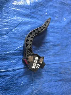 Potentiomètre de pédale Renault OE 180100024R d'occasion