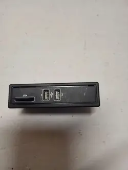 Connecteur Multimédia AUX/USB Mercedes-Benz OEM A2058200226