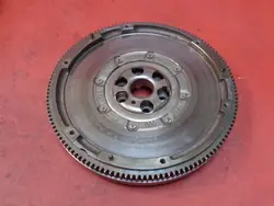 Kaksoismassavauhtipyörä VW Golf VI 2.0 TDI 2009